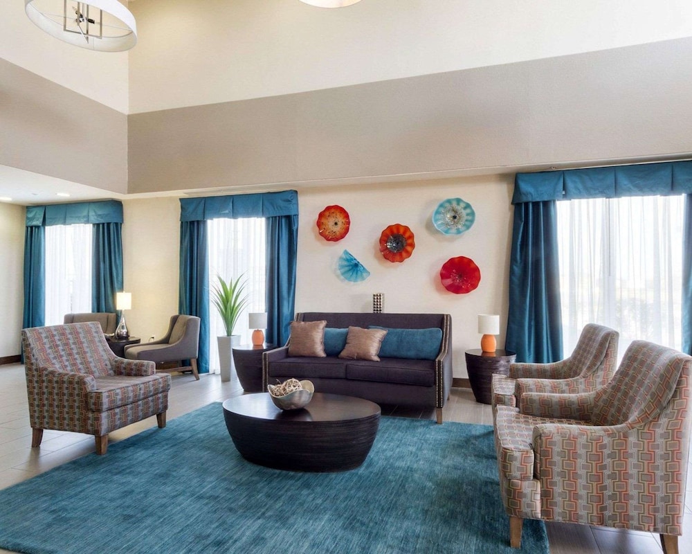 Garner Hotel Victoria - East by IHG