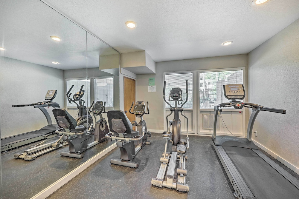 Walkable Old Town Scottsdale Condo: Pool & Hot Tub