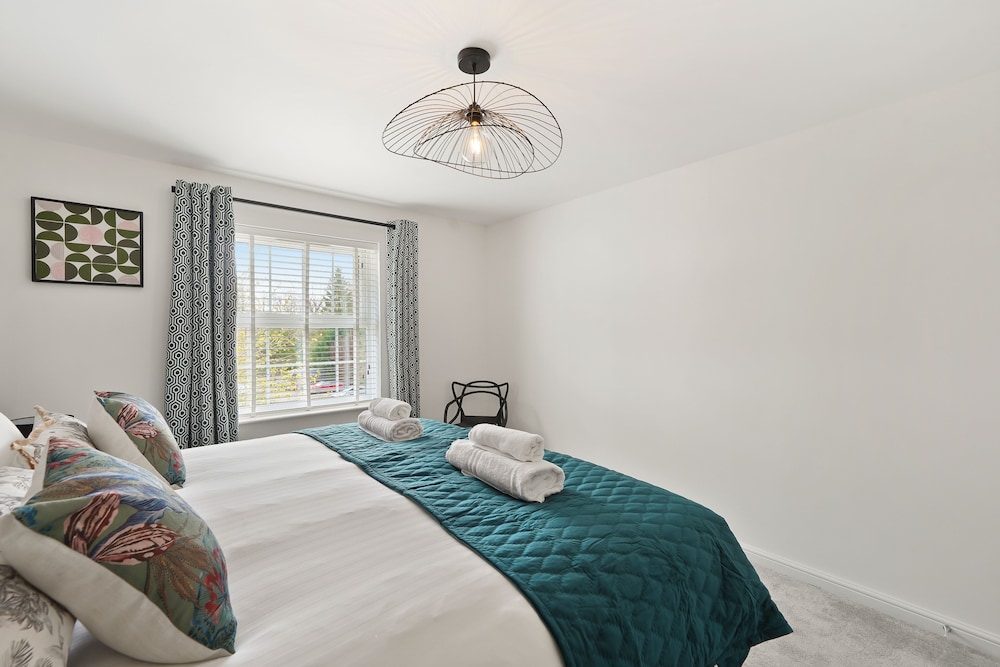 Tropical Inspired 2-Bedroom Flat view 4