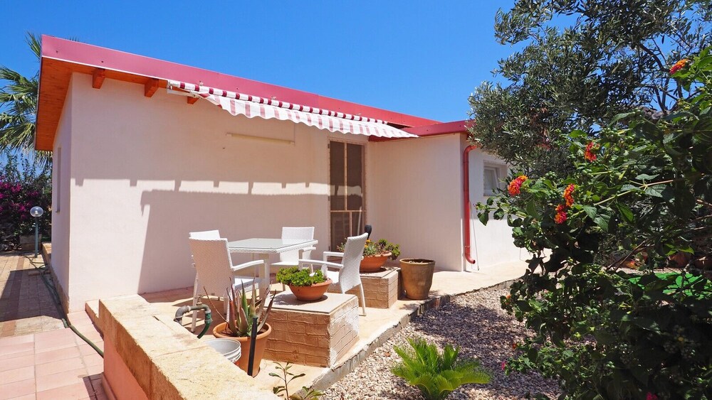 Villa Ulivo Sleeps 7 Garden Close to the sea
