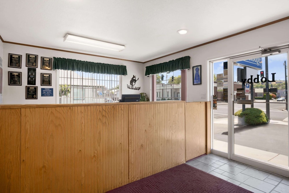 Pendleton Vacations - Travelodge by Wyndham Pendleton OR - Property Image 1