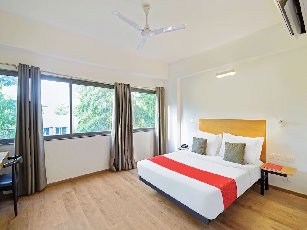 OYO Townhouse 030 Ashram Road Ahmedabad