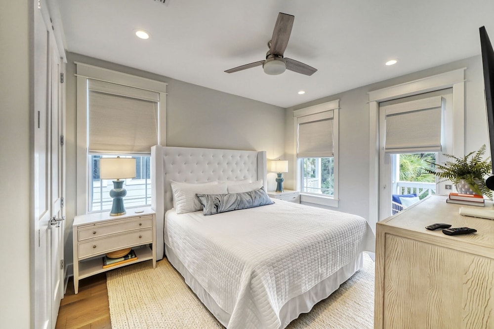 Amour La Mer by Avantstay Rooftop Patio Pool Access Walk to Beach