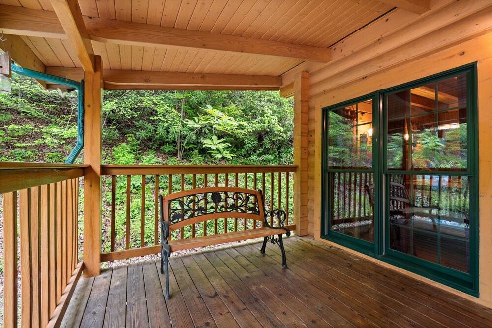 Elk Rapids On Cosby Creek 3 Bedroom Cabin