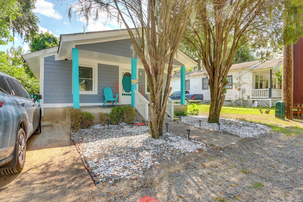 Beachy Home in Heart of Beaufort w/ Pool Access