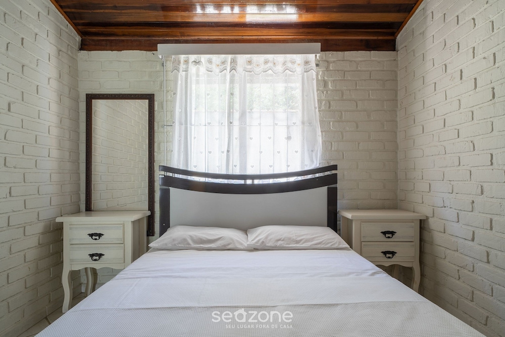 3BR House 230m From Beach w/ BBQ & Grg Rgv115