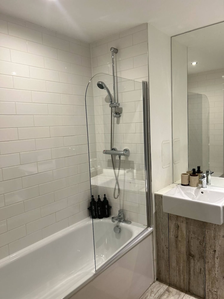 The Dyche - Central Manchester Spacious Apartment - Local Attractions