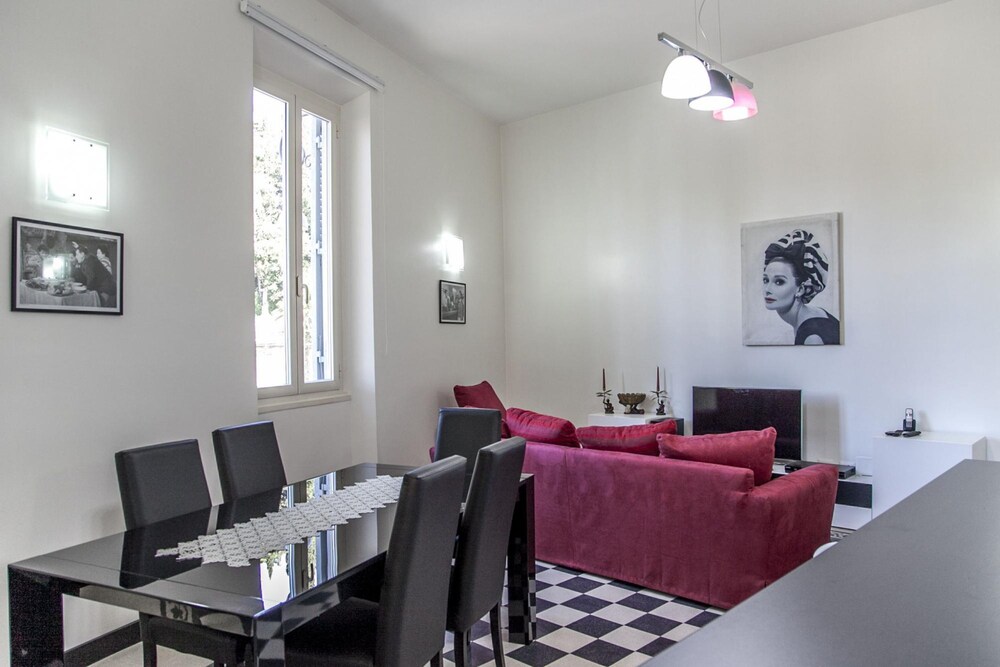 4BR Home in a Vibrant Neighborhood