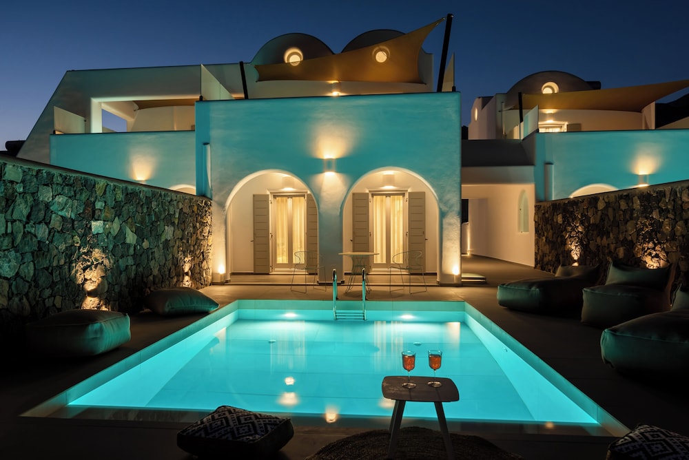 MODERN DOME HOMES OF SANTORINI