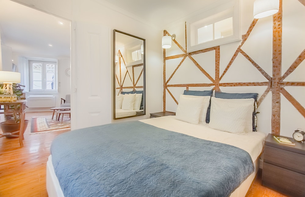 Unique and Stylish Flat in Historic Lisbon view 4