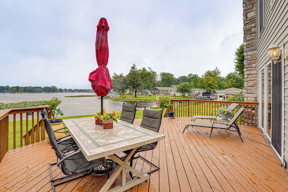 Garage Game Room, Bar: Coldwater Lake House!