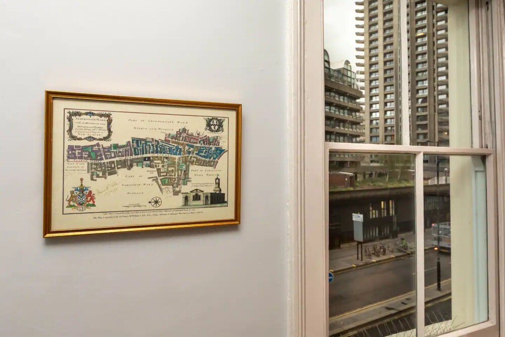 2 Bedroom 2 Bathroom Victorian Maisonette in Barbican
