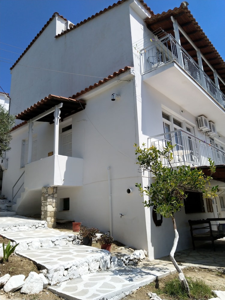 AMARANTHOS SKIATHOS VIEW