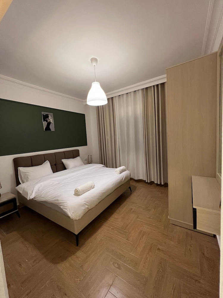 3 Bedroom Apartment Of 200 Square M With Terrace view 2