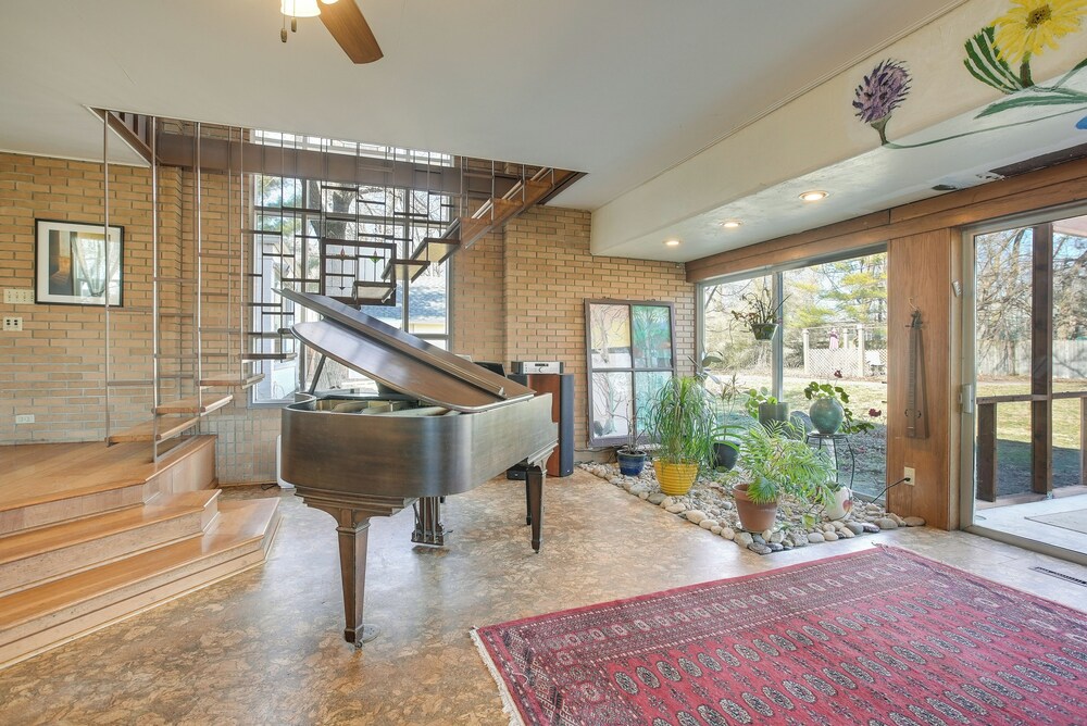 Spacious & Updated Farmhouse in Yellow Springs