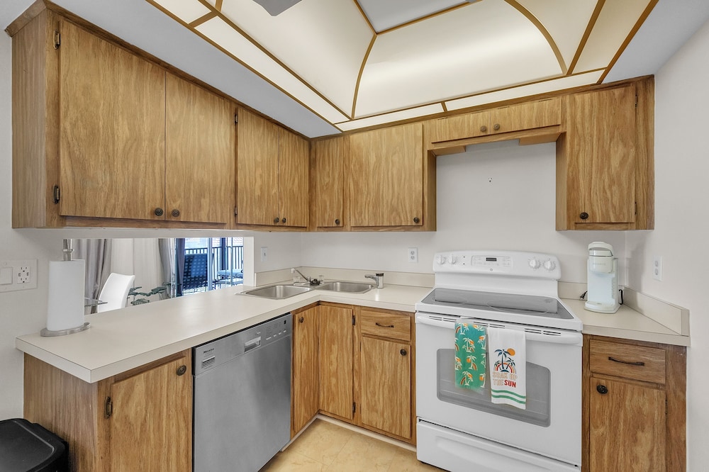 Gulf-view Condo With Resort-style Amenities 2 Bedroom Condo
