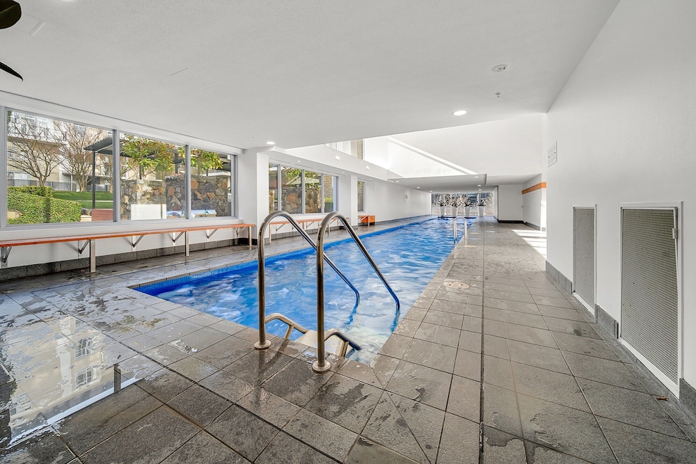 Spacious Apartment With Gym & Pool Access