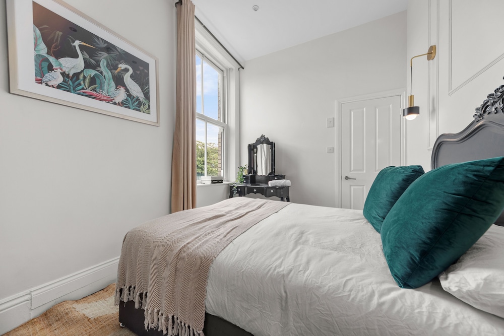 Harrogate - Pelican Suite 1 Bedroom view 4