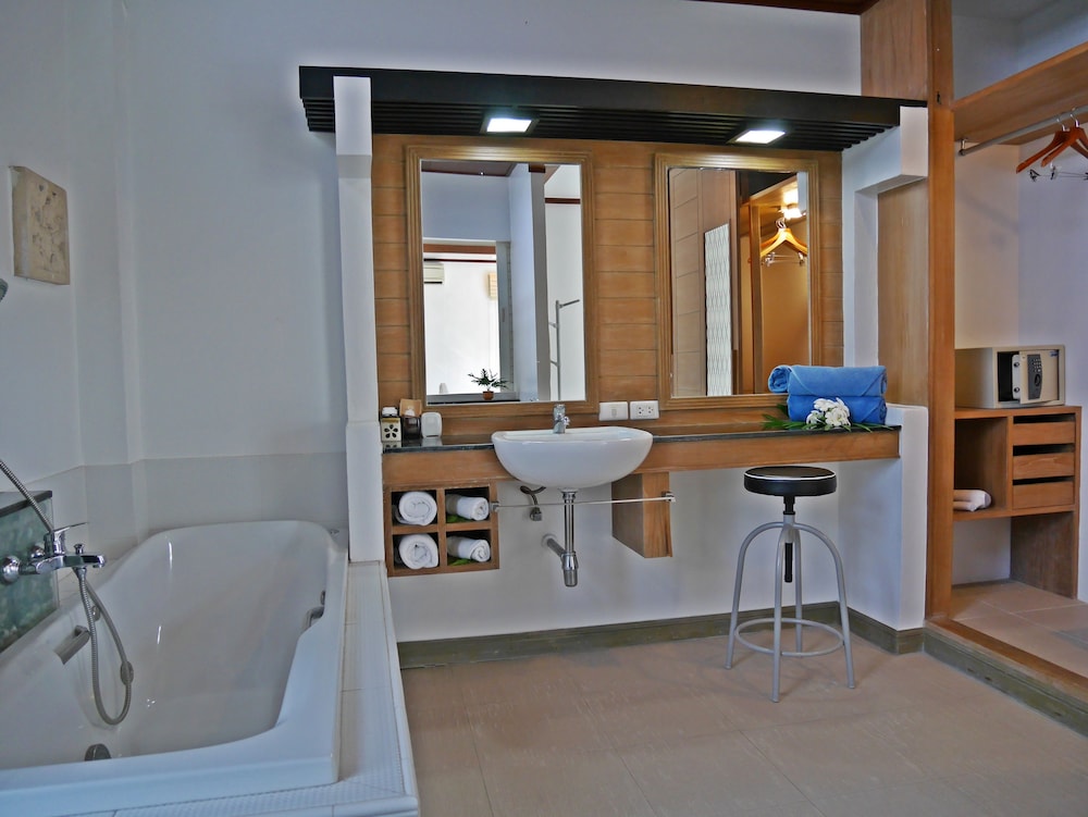 Suriya Som Villa