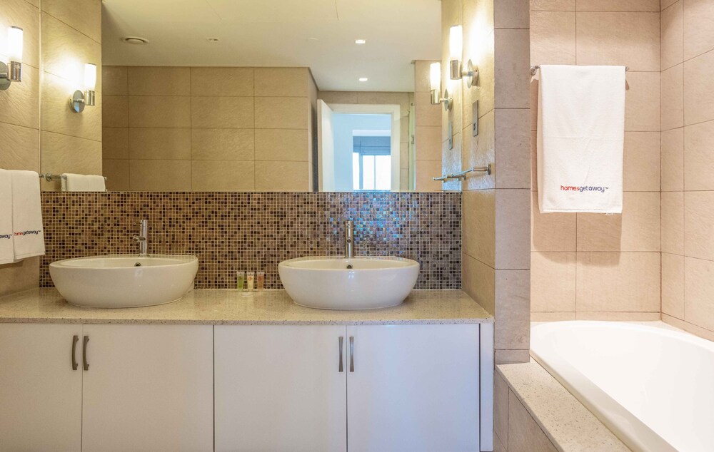 Spacious 2BR Marina Residence 4