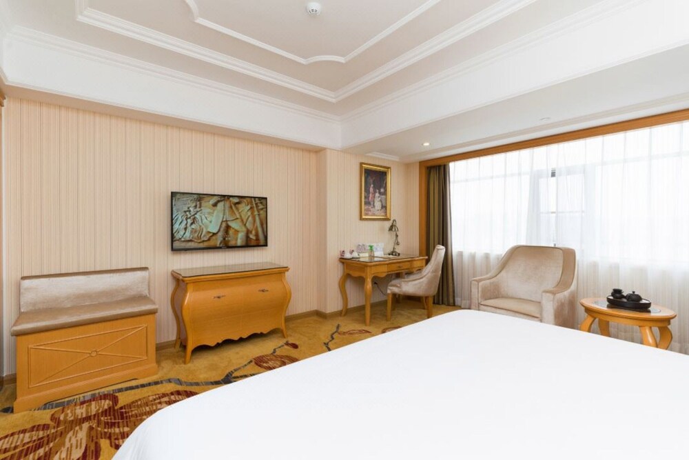Vienna Hotel Fuyong Exhibition Center