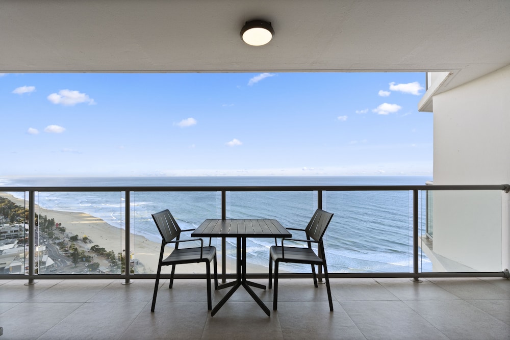 Peninsula Resort - Private Apartments