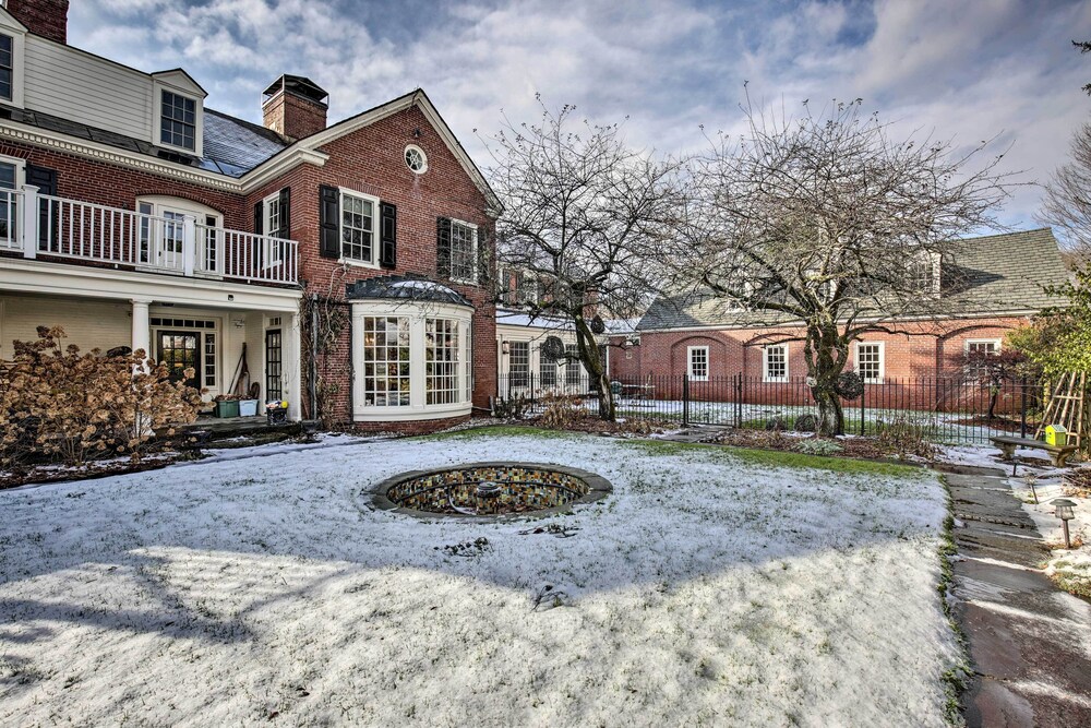 Spacious Estate w/ Courtyard: 2 Miles to Downtown!