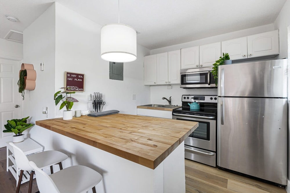Stylish 2 BR Condo - Free Parking on Premises