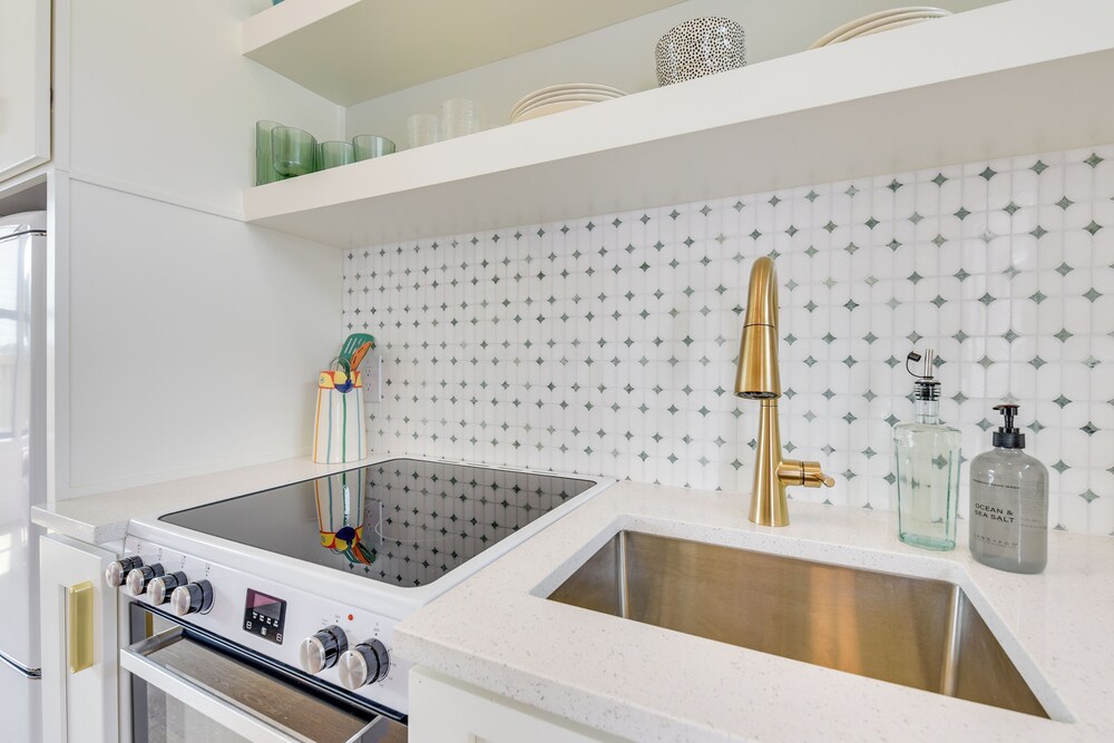 Walk to Laguna Beach: Modern Studio in Pcb!