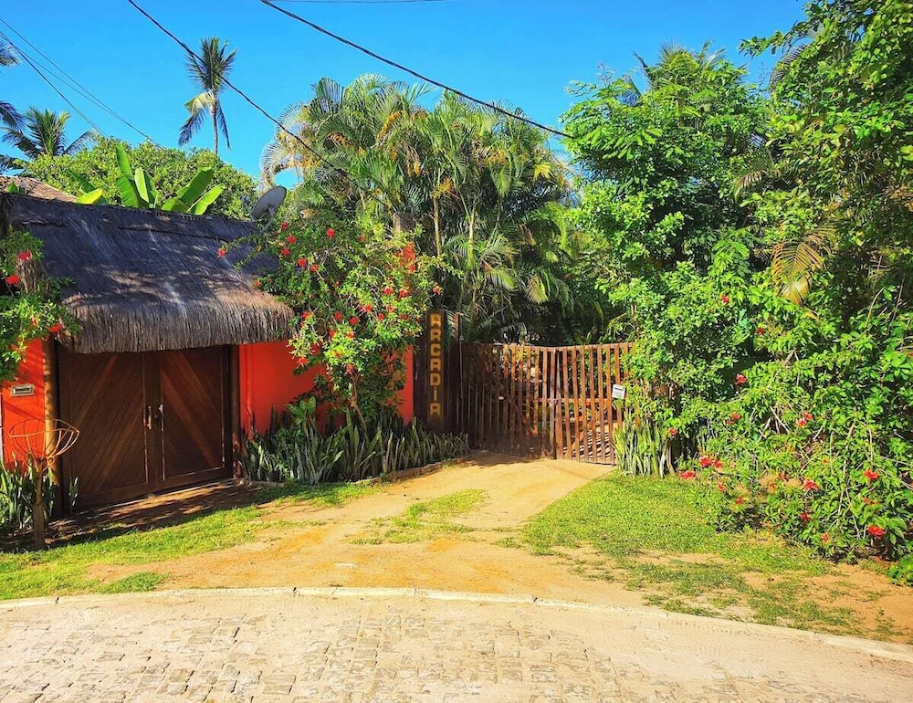Casa de Temporada Felicidade, 38 Hóspedes, 2 Piscinas, 9 Suítes e 2 Churrasqueiras em Itacaré Bahia