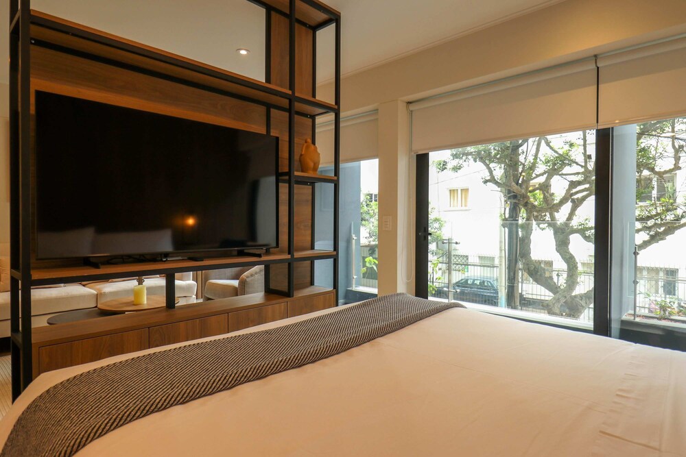w Dazzling 1BR w Fantastic View in Miraflores