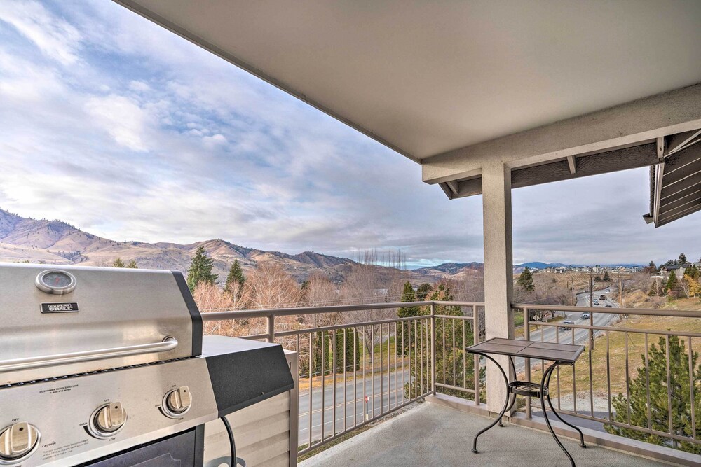 Chic Chelan Condo w/ Balcony, Walk to Lake & Dtwn! view 5