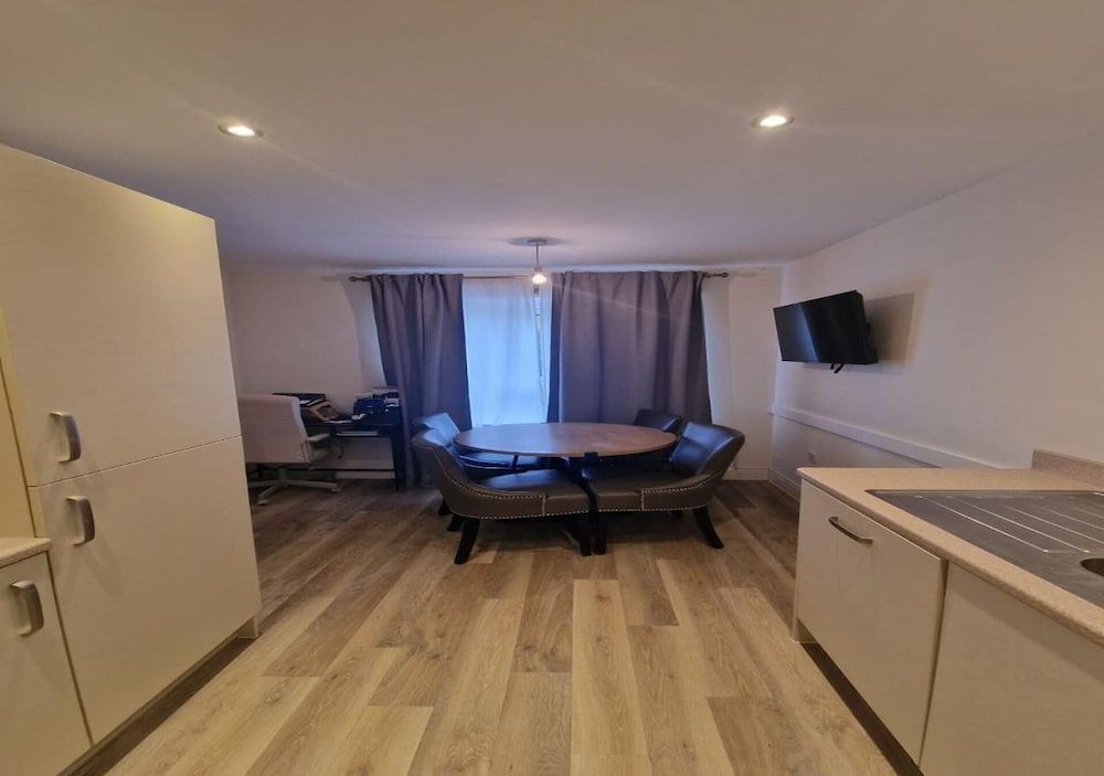 3bedroom Near Nec & Airport W/parking and Garden