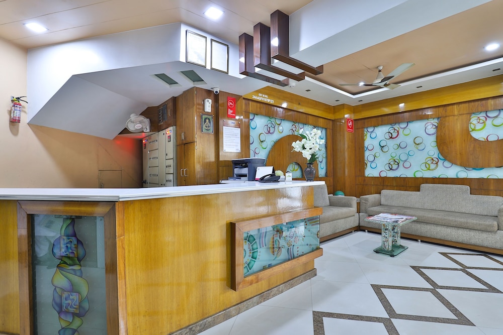 Lobby & Reception