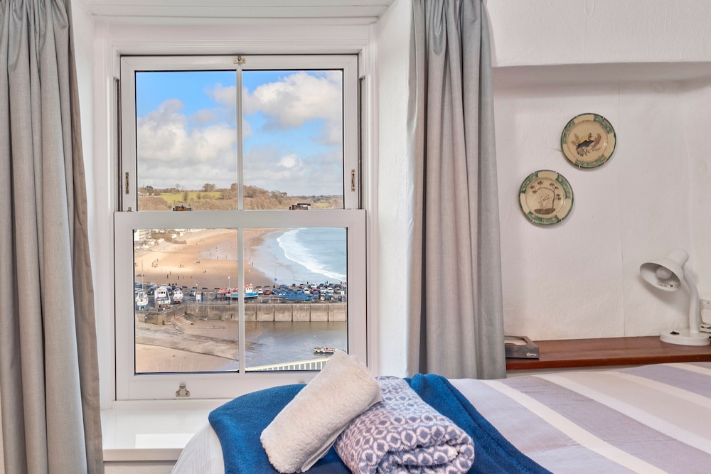 Hill Cottage - Spectacular Sea Views Parking