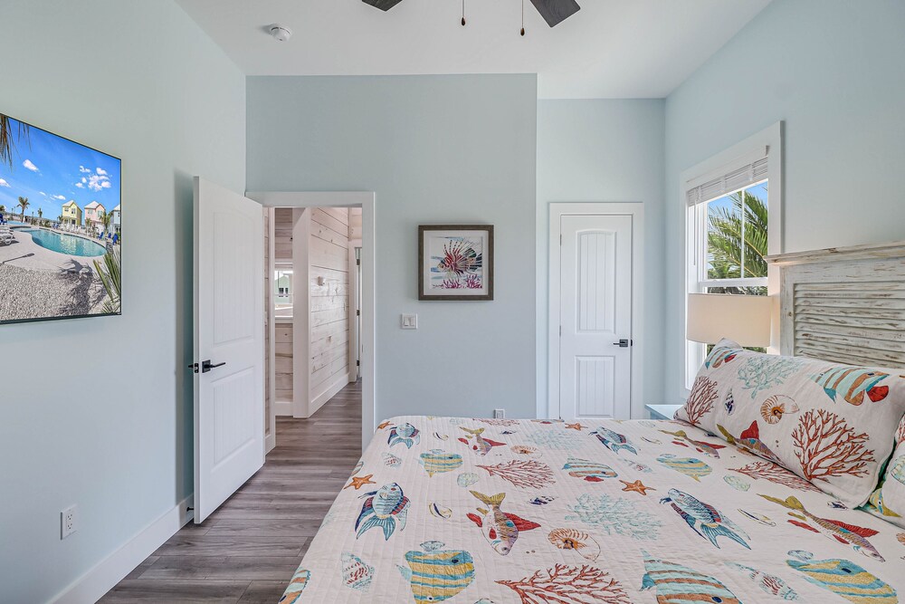 Fishtastic Sp103 4 Bedroom Home by RedAwning view 3
