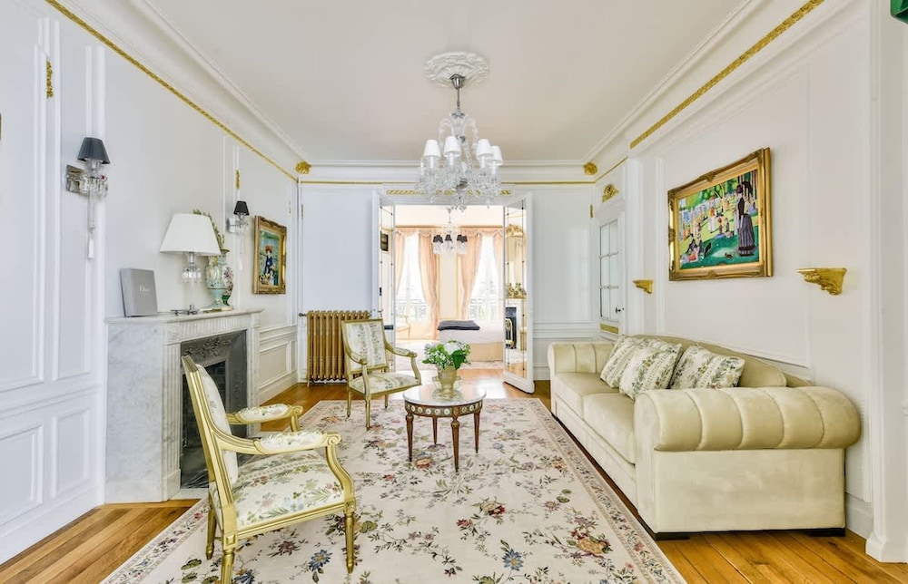 Noble Luxury Residence in the Heart of Paris
