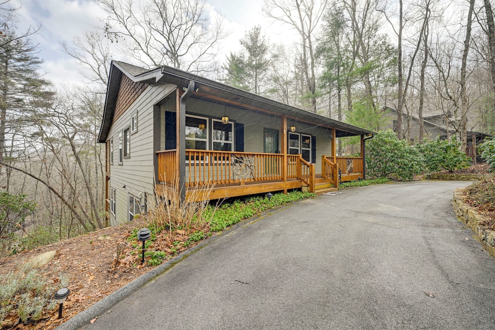 Sapphire Valley Resort Cabin w/ Fireplaces + Grill