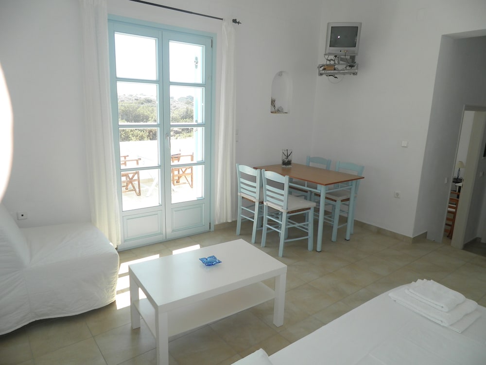 Kavalieros Studios - Property Image 12