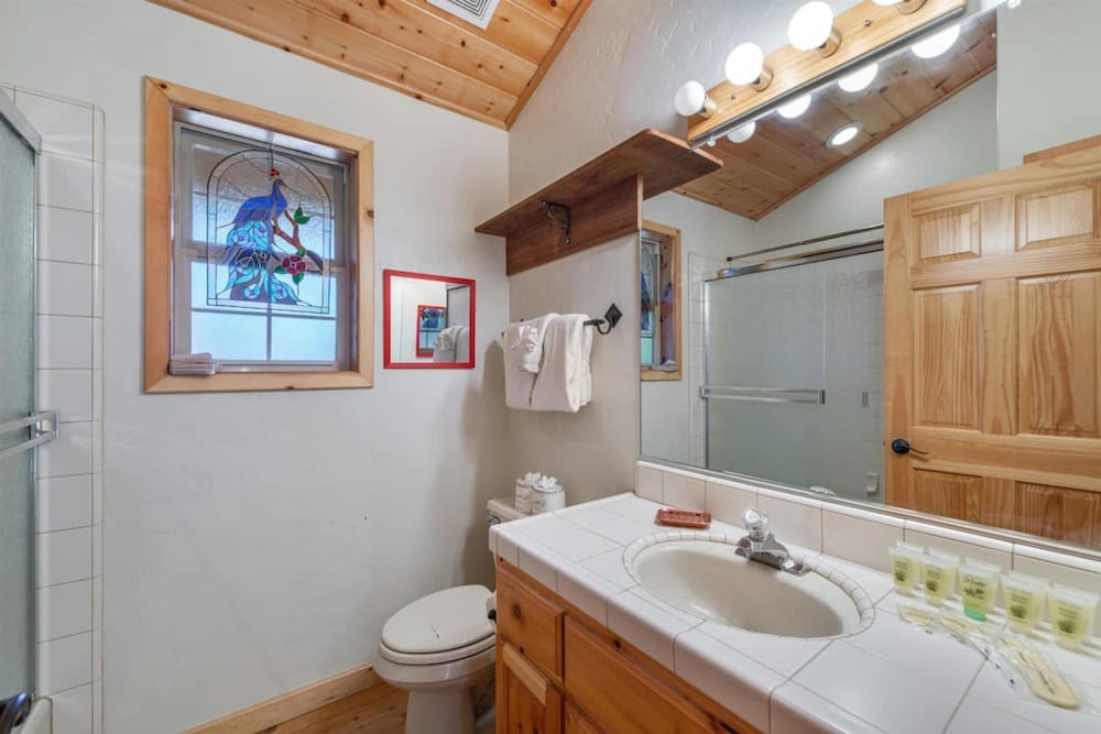 Wolf s Lair by Avantstay Swiss Chalet w Private Hot Tub Access to Northstar Resort Community view 2