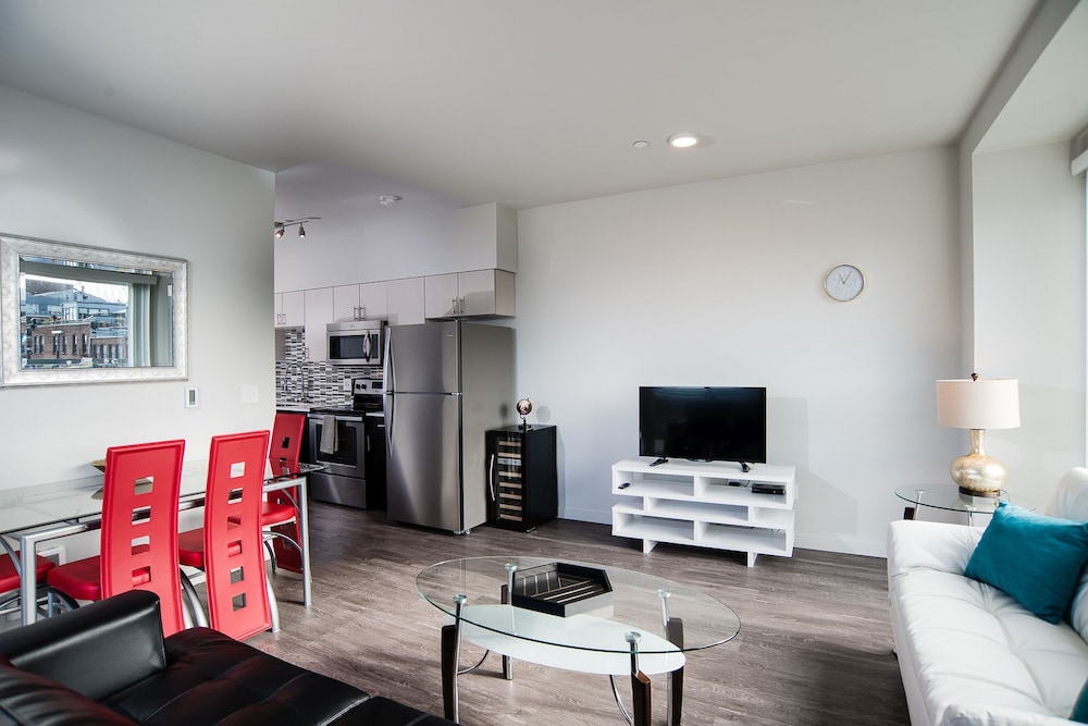 Pelicanstay in Stadium District