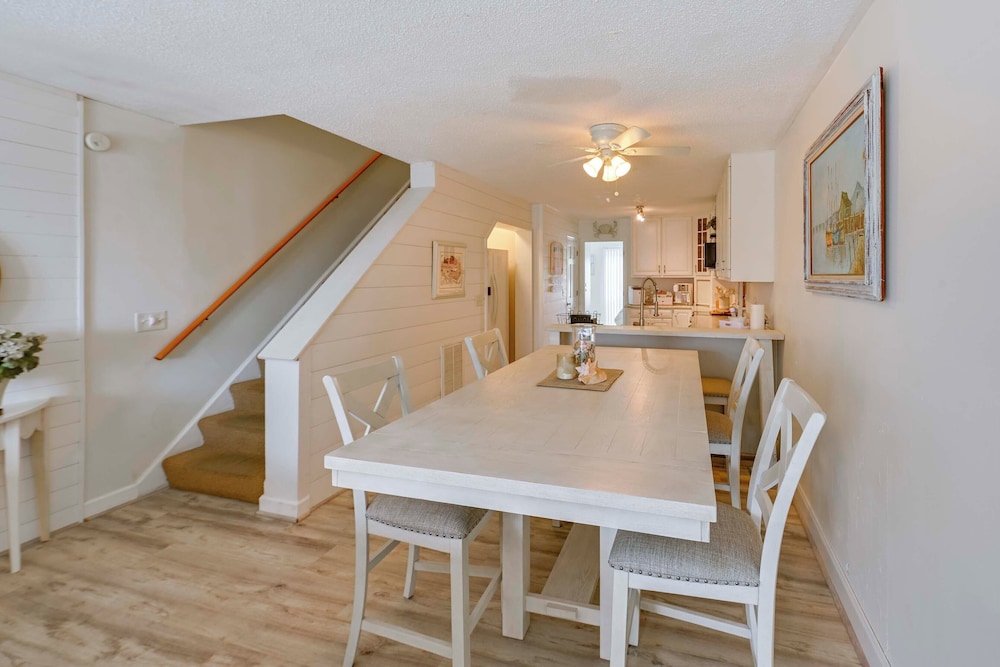 Steps to Rehoboth Bay Marina! Condo w/ Pool Access