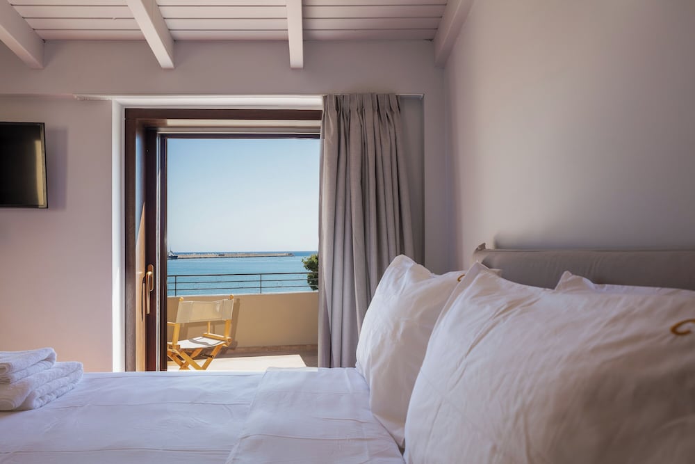 seafront cozy suite for 2 in Rethymno