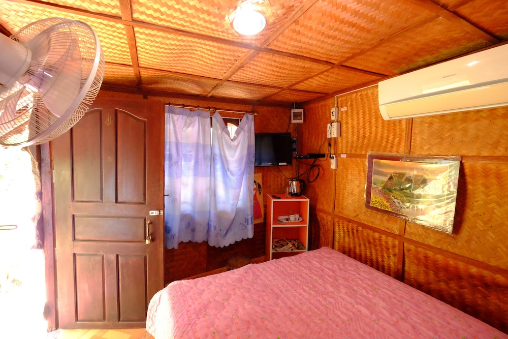 Baanpakrimklong Sukhamon Homestay & Resort