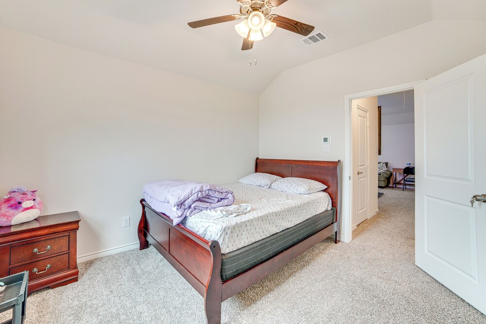 Walk to Lake Ray Hubbard: Spacious Family Home!