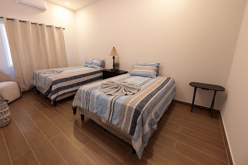Casa Luminiere- Keyhole Bay #5 3 Bedroom Home