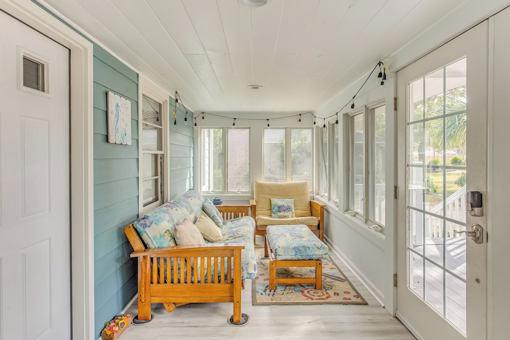 Walk to Ocean: Home w/ Deck in North Myrtle Beach