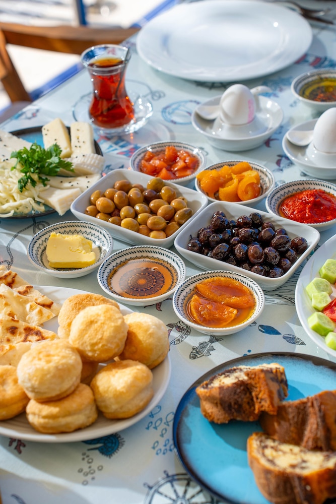Cunda Giritlioğlu Otel Yetişkinlere Özel +12 - Image 65