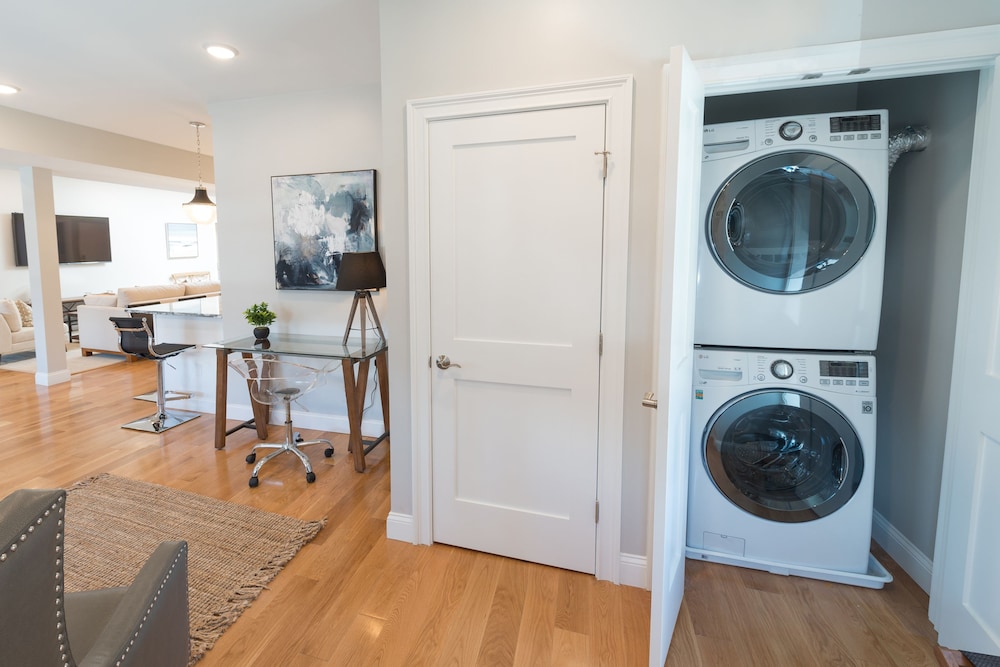 The Newport Lofts - 364 Thames Street