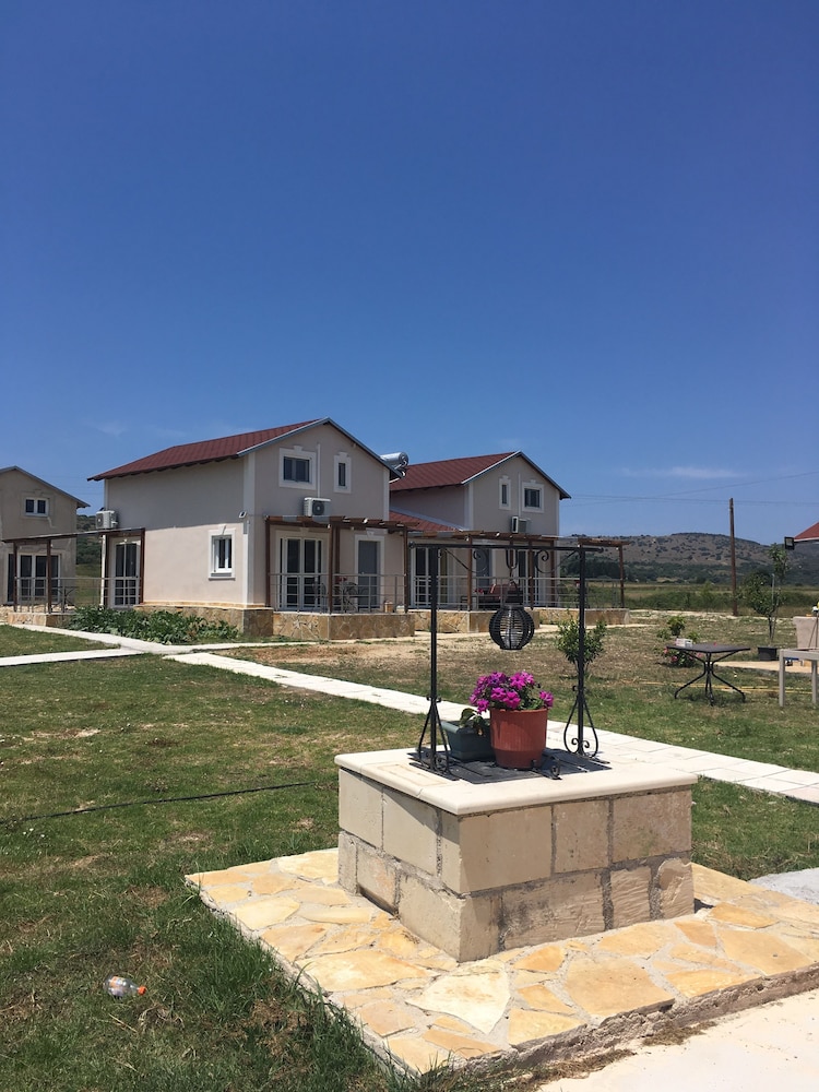 Daphne's Boutique Apartments